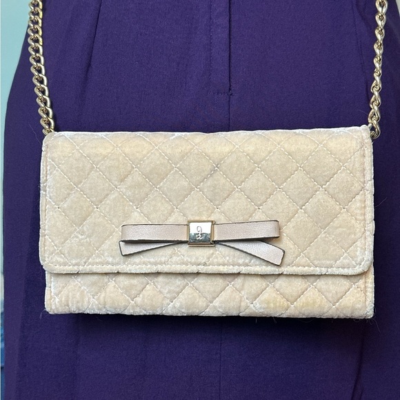 Nine West velvet quilted crossbody bag blush with gold bow and chain accents - Picture 1 of 11